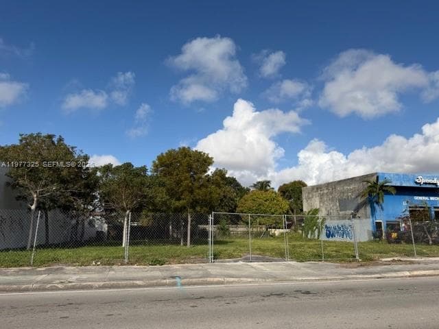 102 NW 22nd Ave, Miami FL 33125 — 3
