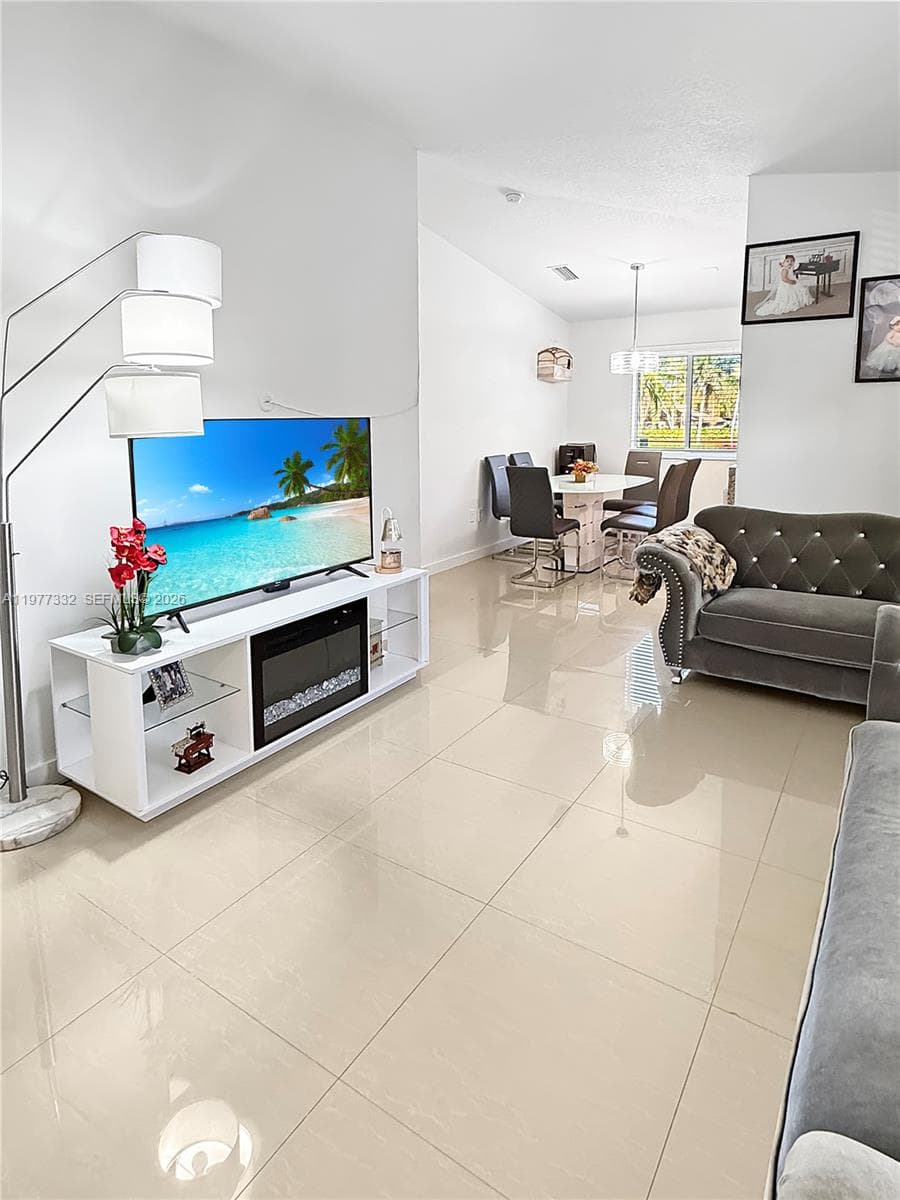 945 NE 34th Ave # 204, Homestead FL 33033 — 5