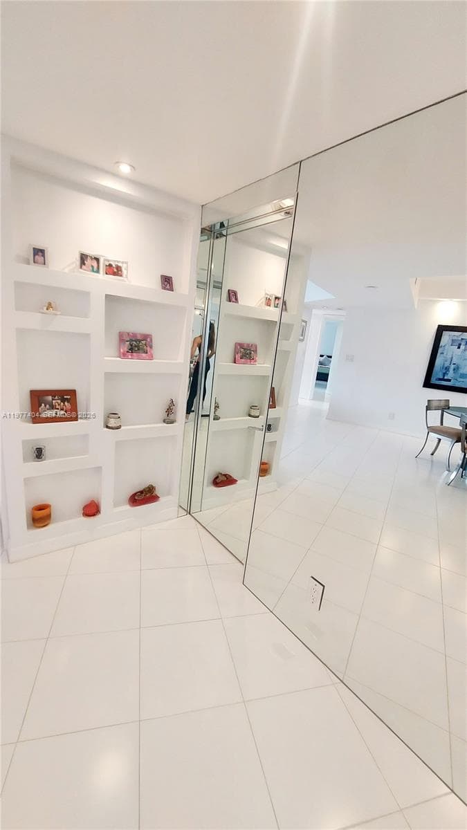 1000 W Island Blvd # 508, Aventura FL 33160 — 16