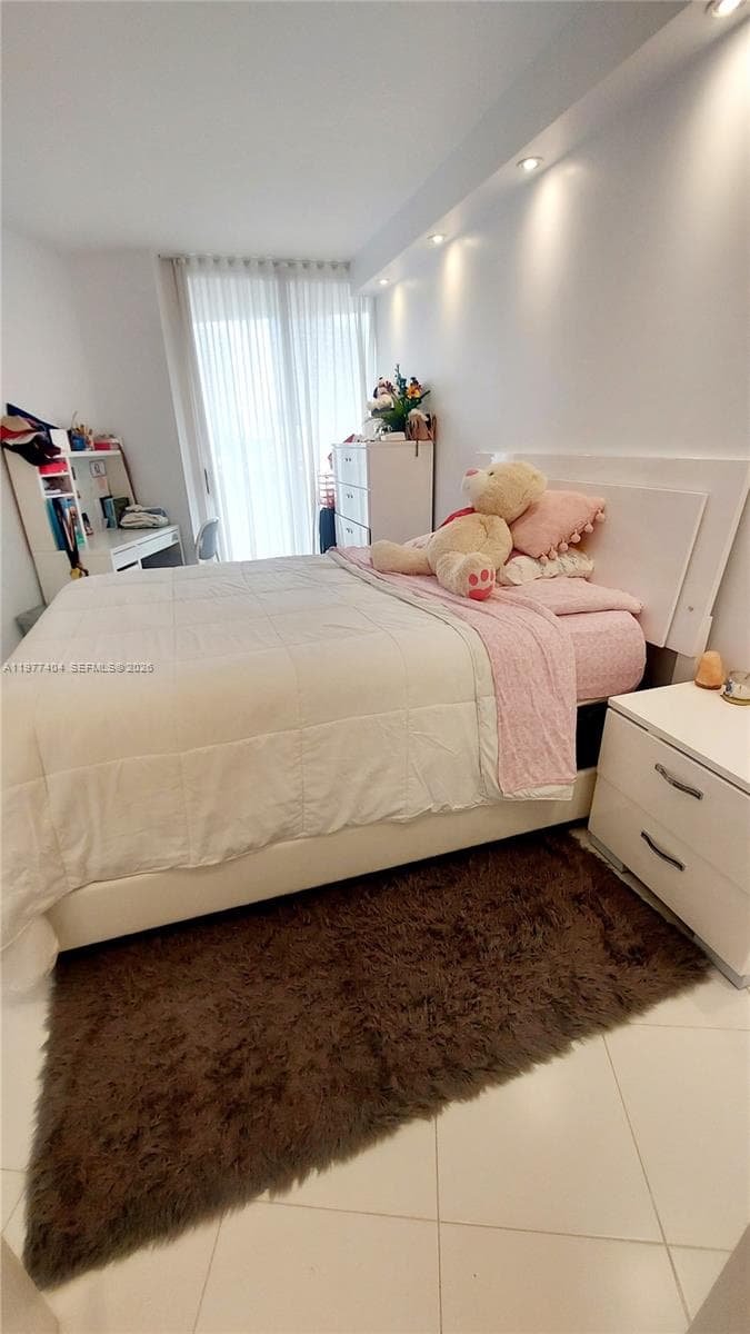 1000 W Island Blvd # 508, Aventura FL 33160 — 12