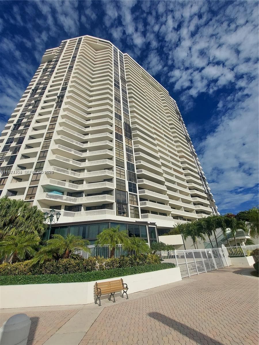 1000 W Island Blvd # 508, Aventura FL 33160 — 1