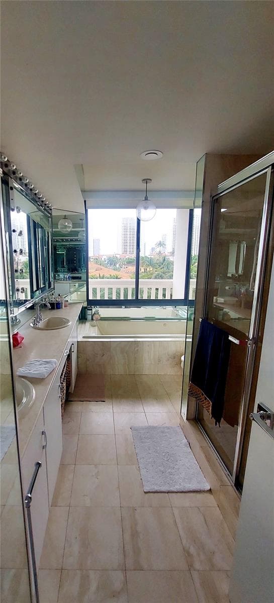 1000 W Island Blvd # 508, Aventura FL 33160 — 20
