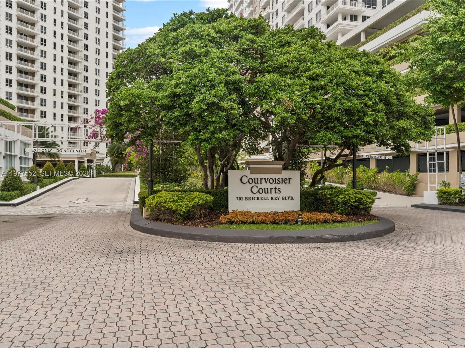 701 Brickell Key Blvd # 301, Miami FL 33131 — 32