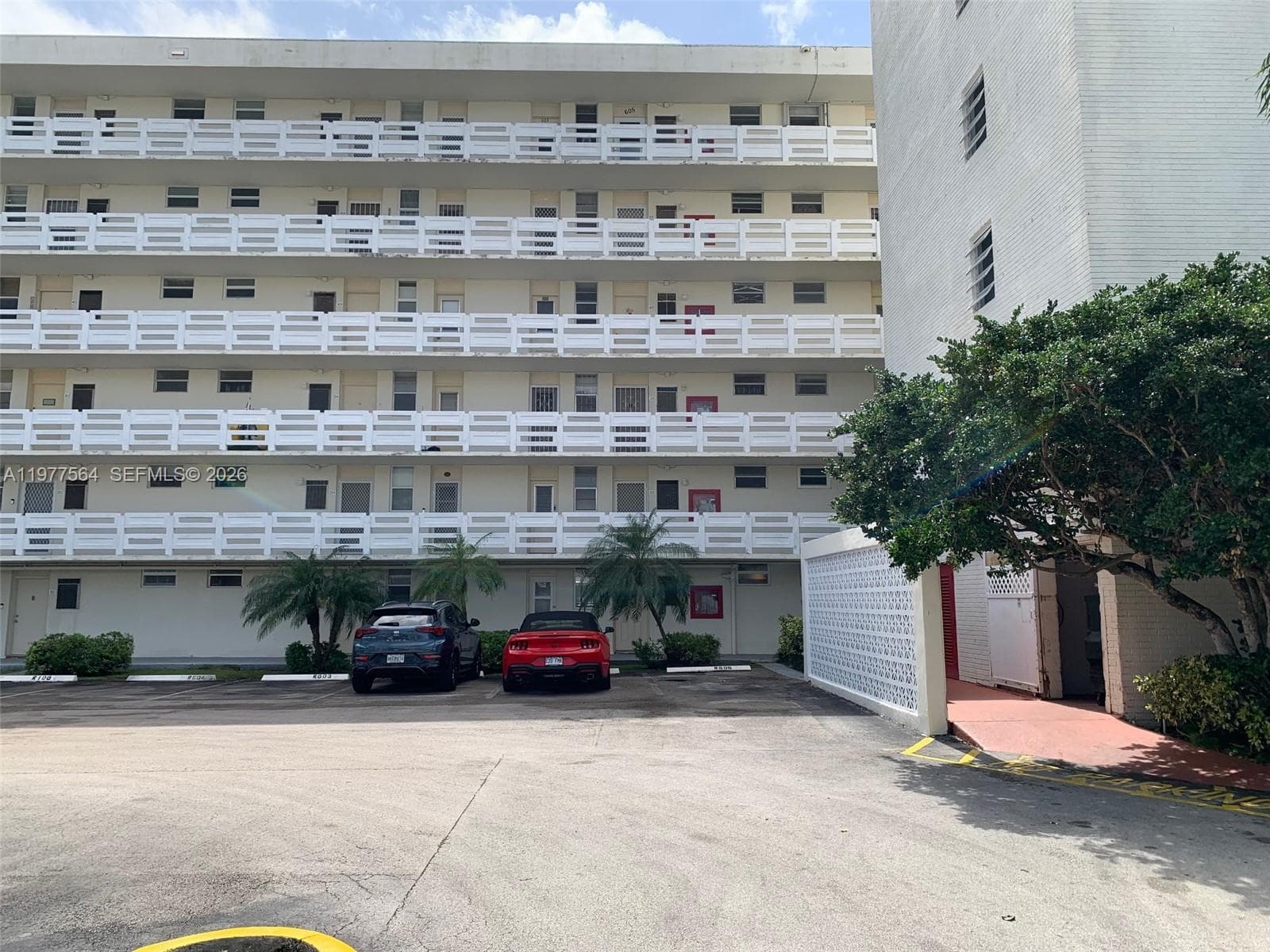 3010 Marcos Dr # R105, Aventura FL 33160 — 24