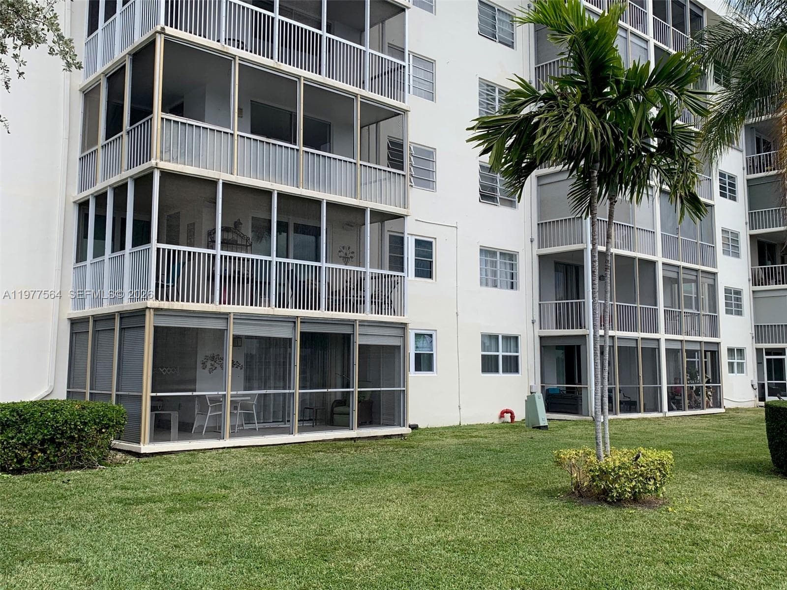 3010 Marcos Dr # R105, Aventura FL 33160 — 25