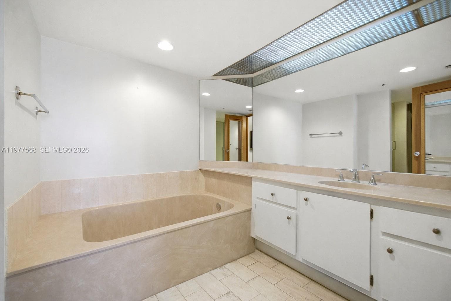 1717 N Bayshore Dr # 3354, Miami FL 33132 — 22