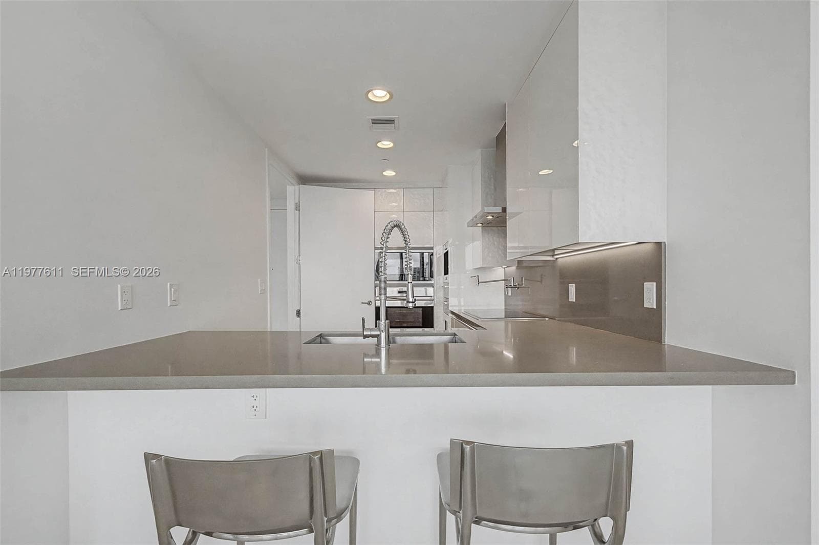 17475 Collins Ave # 904, Miami Beach FL 33160 — 23