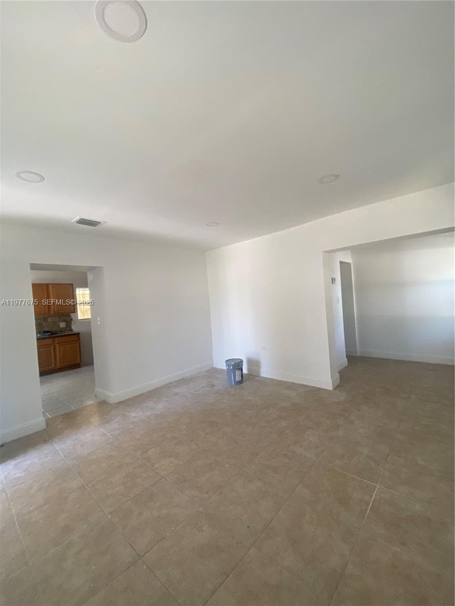 894 NW 108th St # 1, Miami FL 33168 — 5