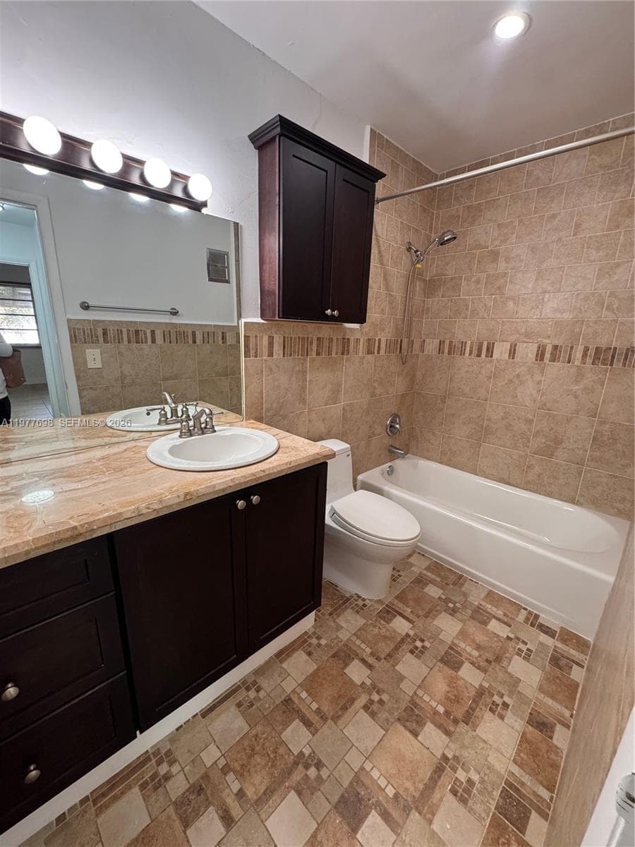 9392 SW 77th Ave # E5, Miami FL 33156 — 3