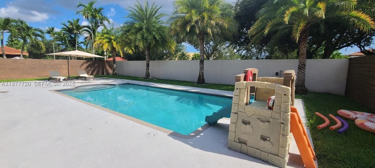 8826 NW 189th Ter, Hialeah FL 33018 — 34