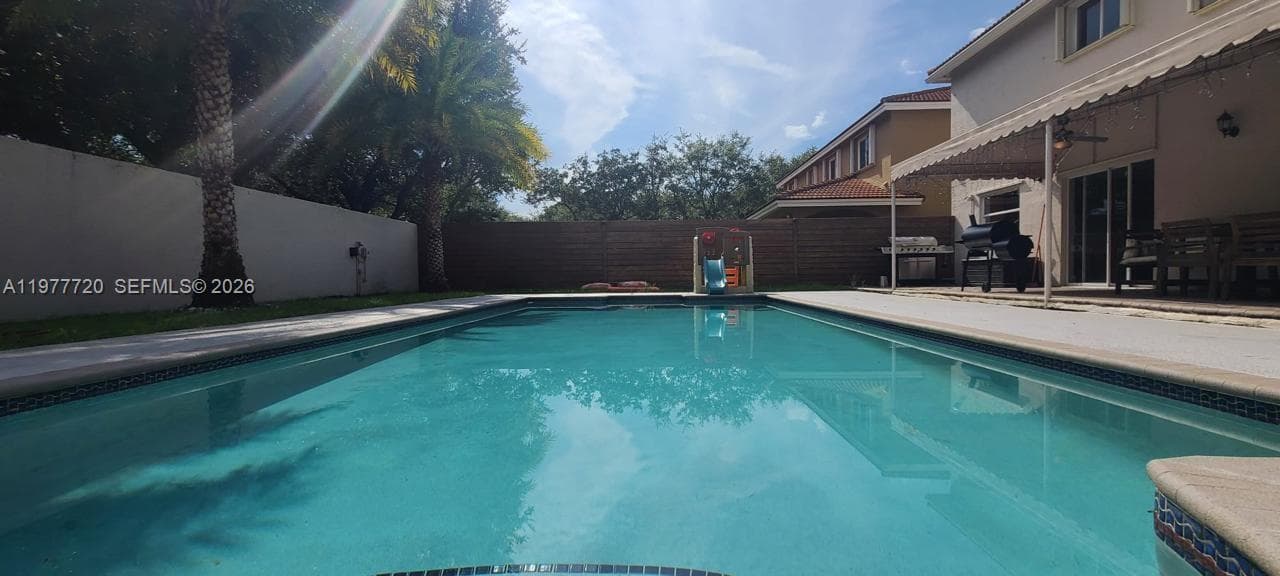 8826 NW 189th Ter, Hialeah FL 33018 — 33