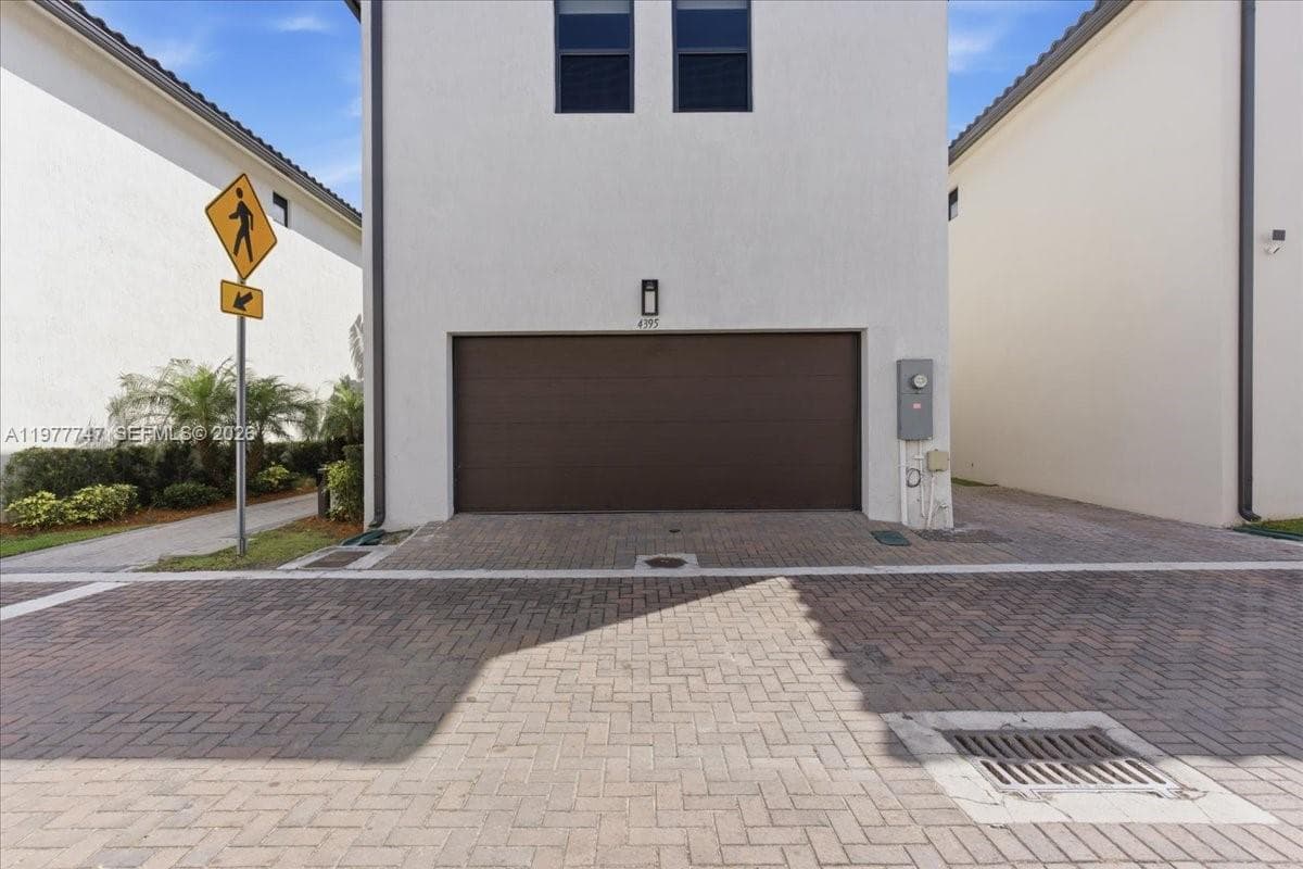 4395 NW 80th Ct, Doral FL 33166 — 20