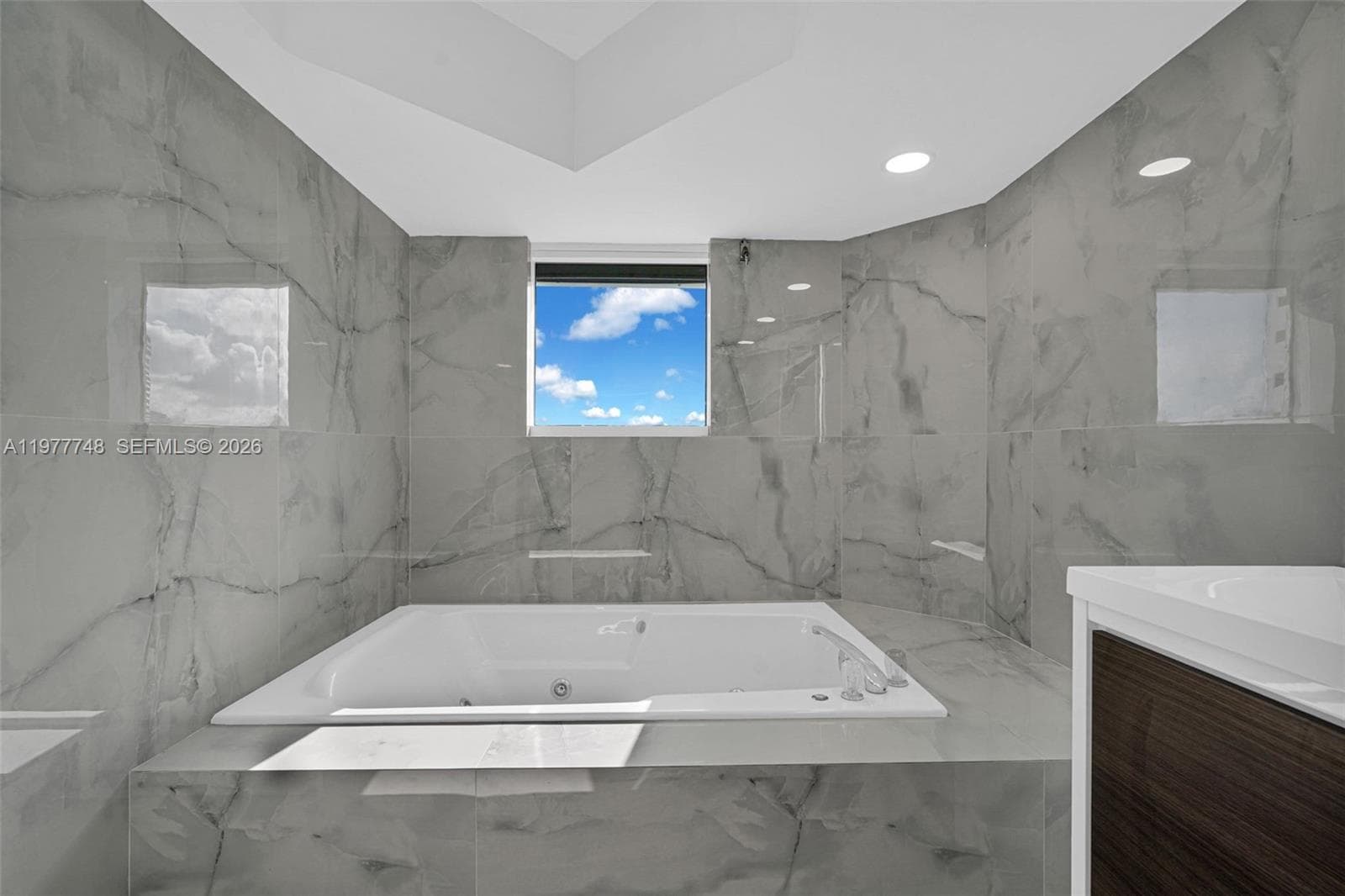 16485 Collins Ave # 738, Sunny Isles Beach FL 33160 — 33