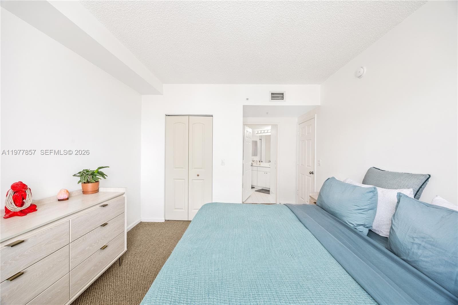 17100 N Bay Rd # 1810, Sunny Isles Beach FL 33160 — 21