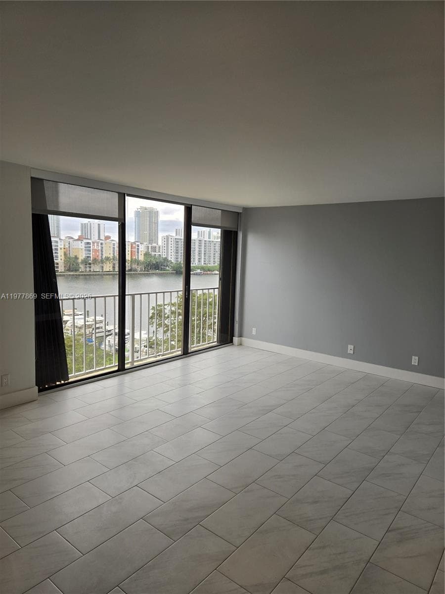 Winston Towers 700 Condo, Sunny Isles Beach, FL — 2