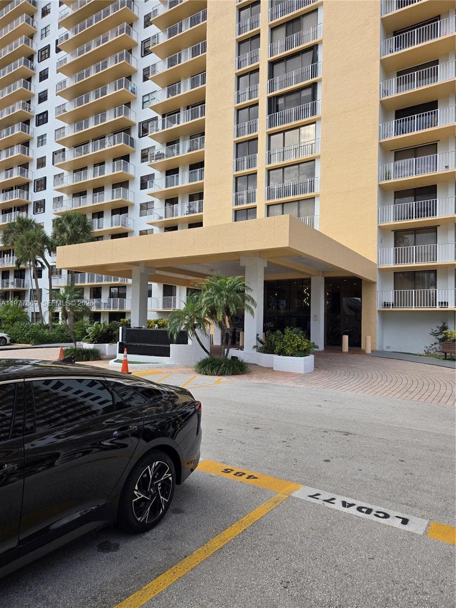 Winston Towers 700 Condo, Sunny Isles Beach, FL — 22