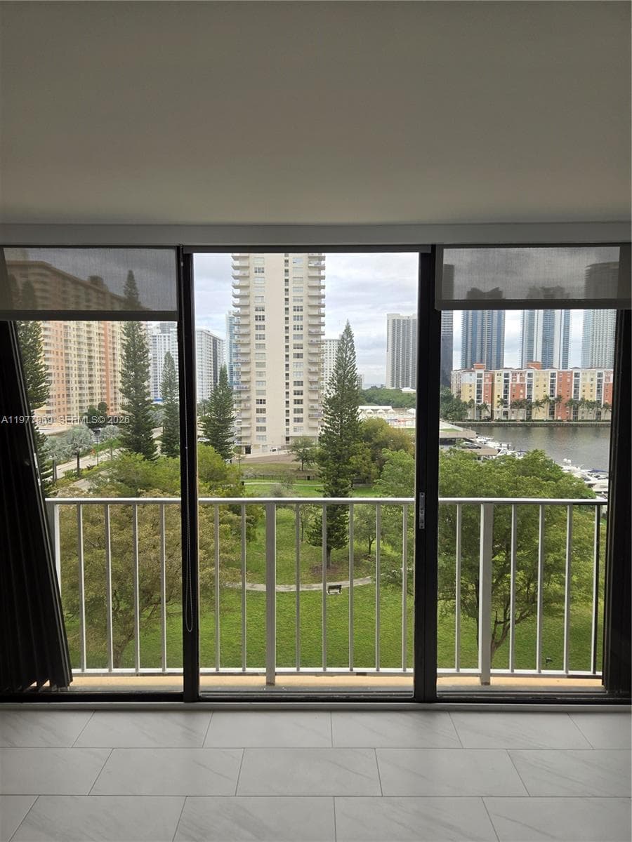 Winston Towers 700 Condo, Sunny Isles Beach, FL — 1
