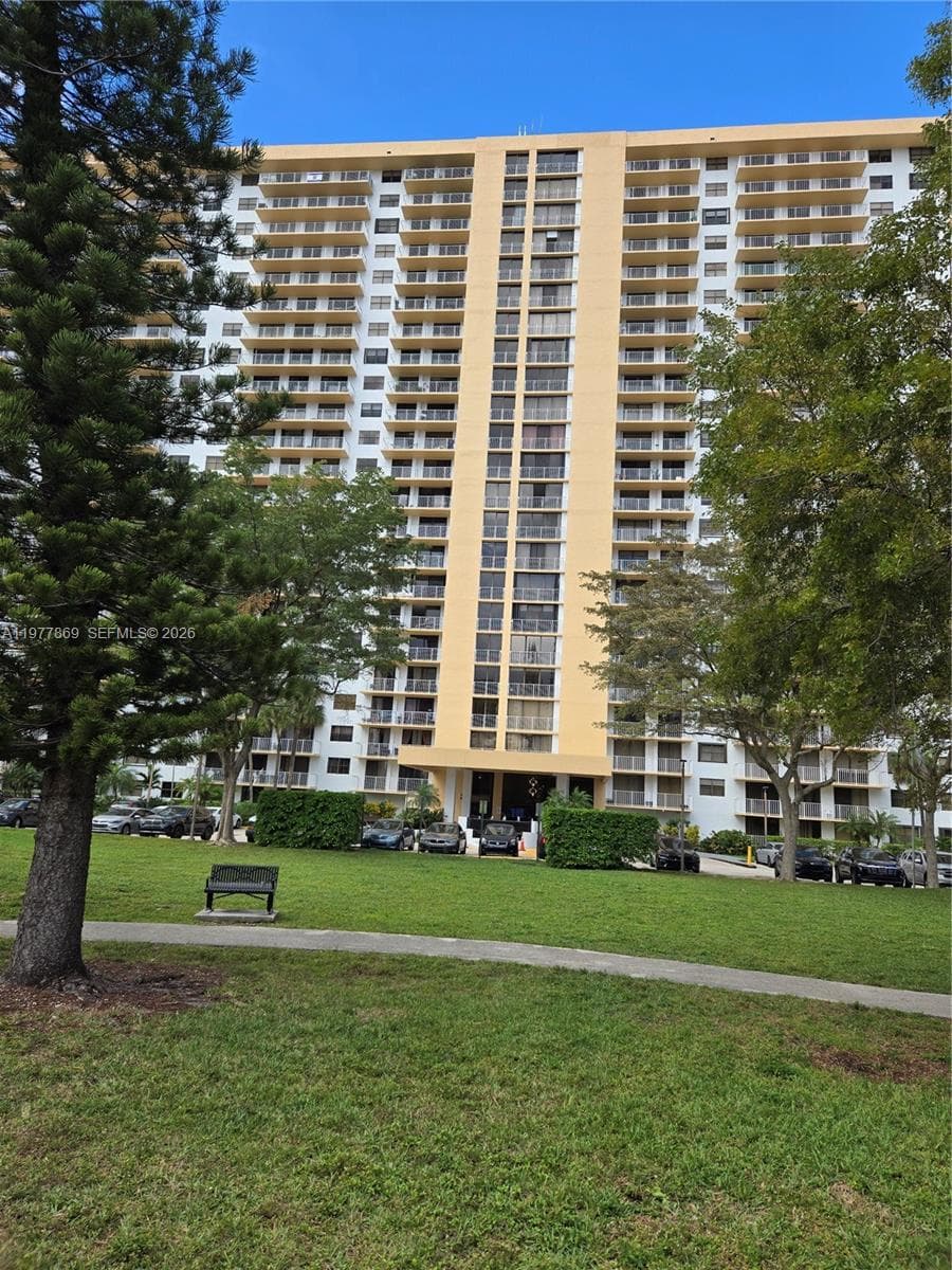 Winston Towers 700 Condo, Sunny Isles Beach, FL — 21