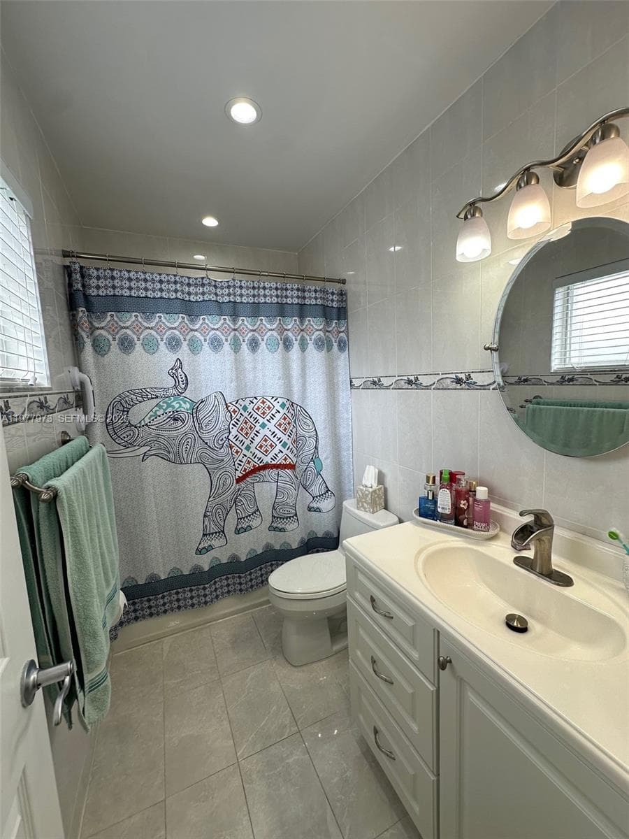 2385 W 69th St # A, Hialeah FL 33016 — 19