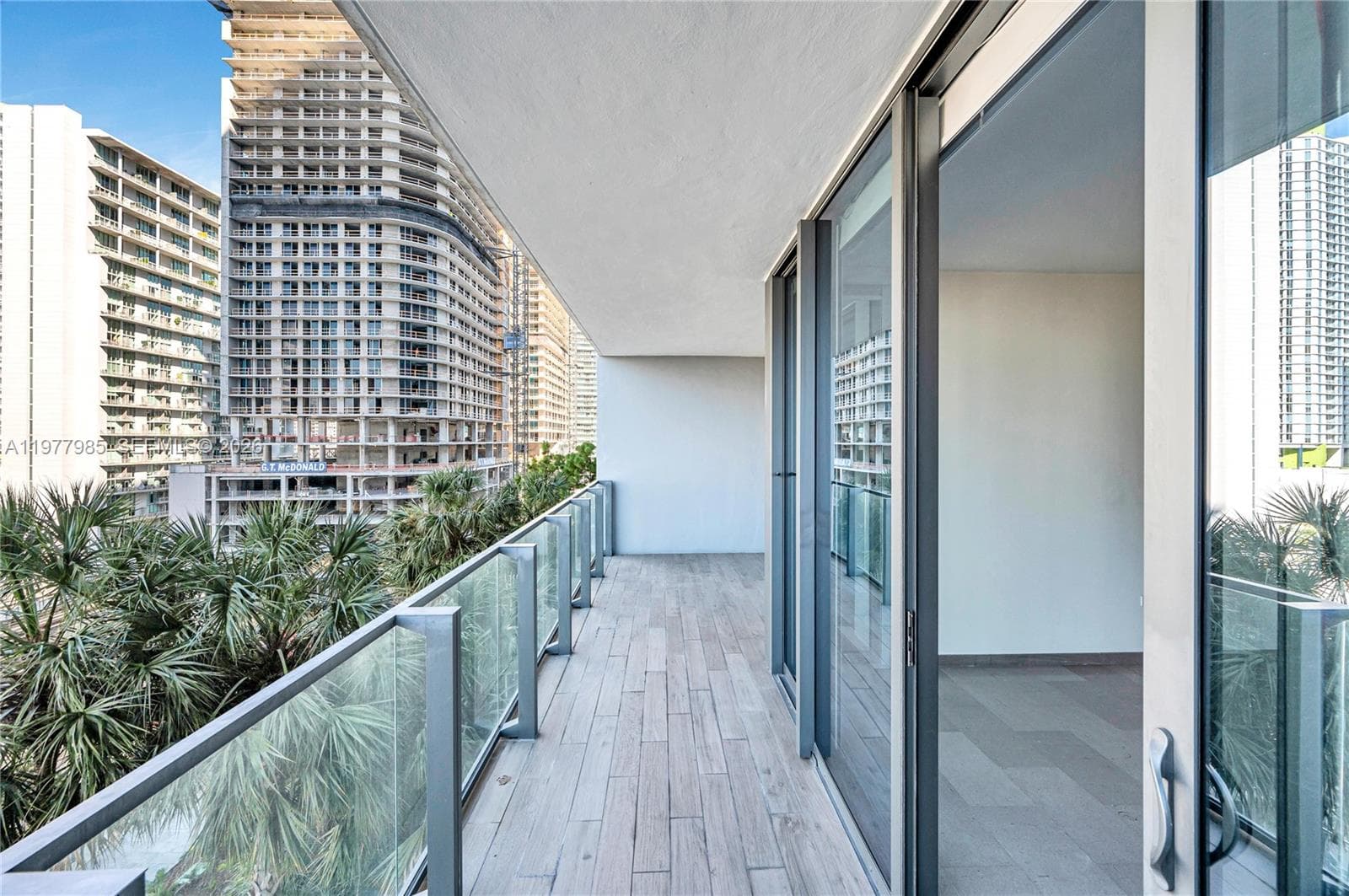 88 SW 7th St # 806, Miami FL 33130 — 33