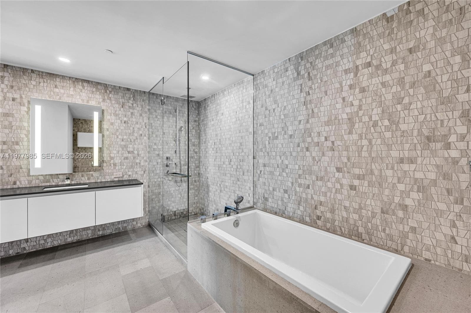 88 SW 7th St # 806, Miami FL 33130 — 39