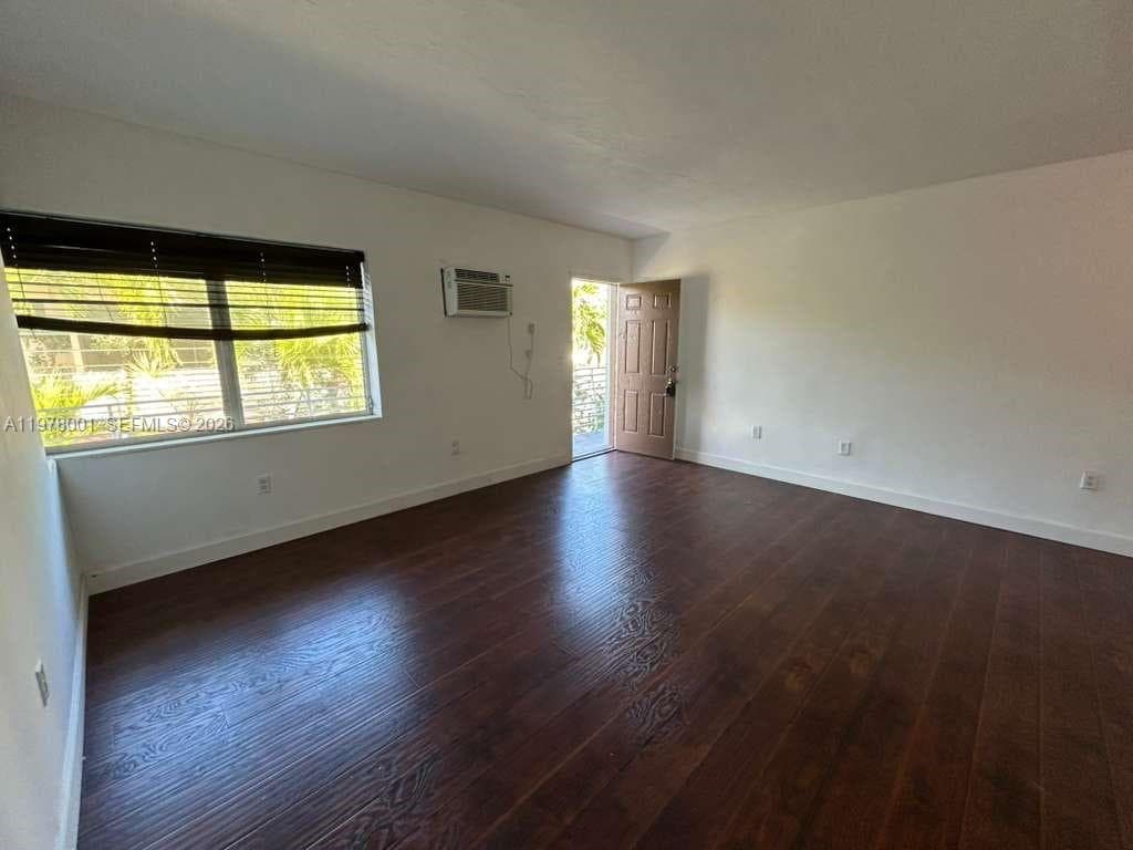 8321 Crespi Blvd # 7, Miami Beach FL 33141 — 6