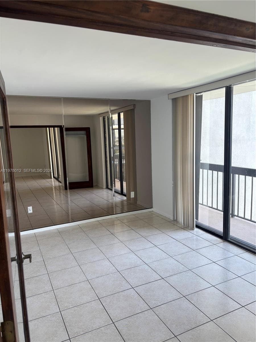 2333 Brickell Ave # 1115, Miami FL 33129 — 10