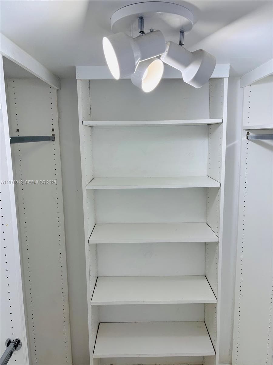2333 Brickell Ave # 1115, Miami FL 33129 — 15