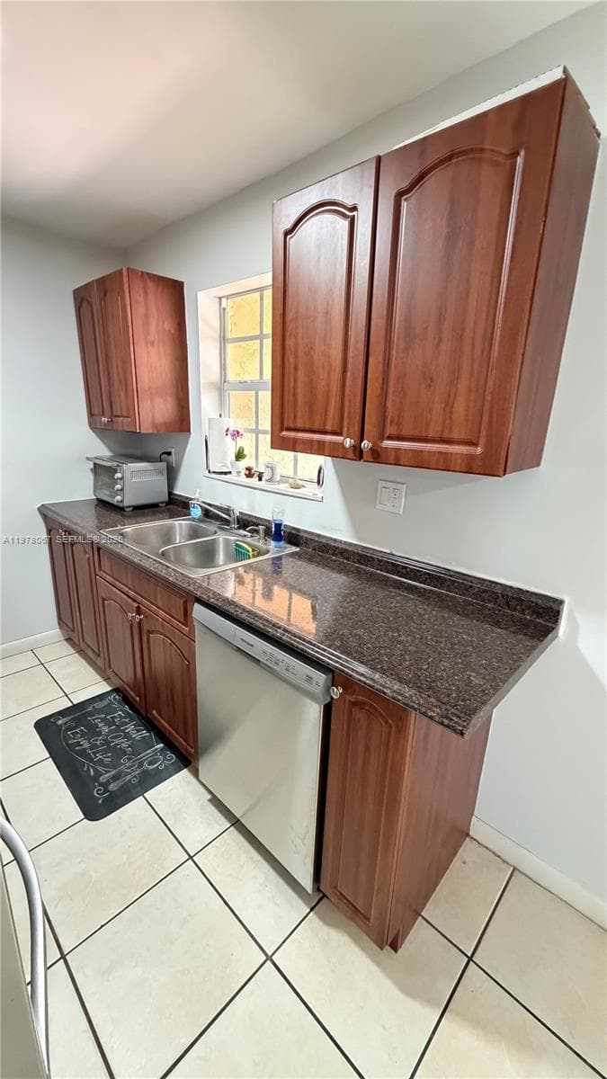 11249 SW 33rd Cir Pl, Miami FL 33165 — 6
