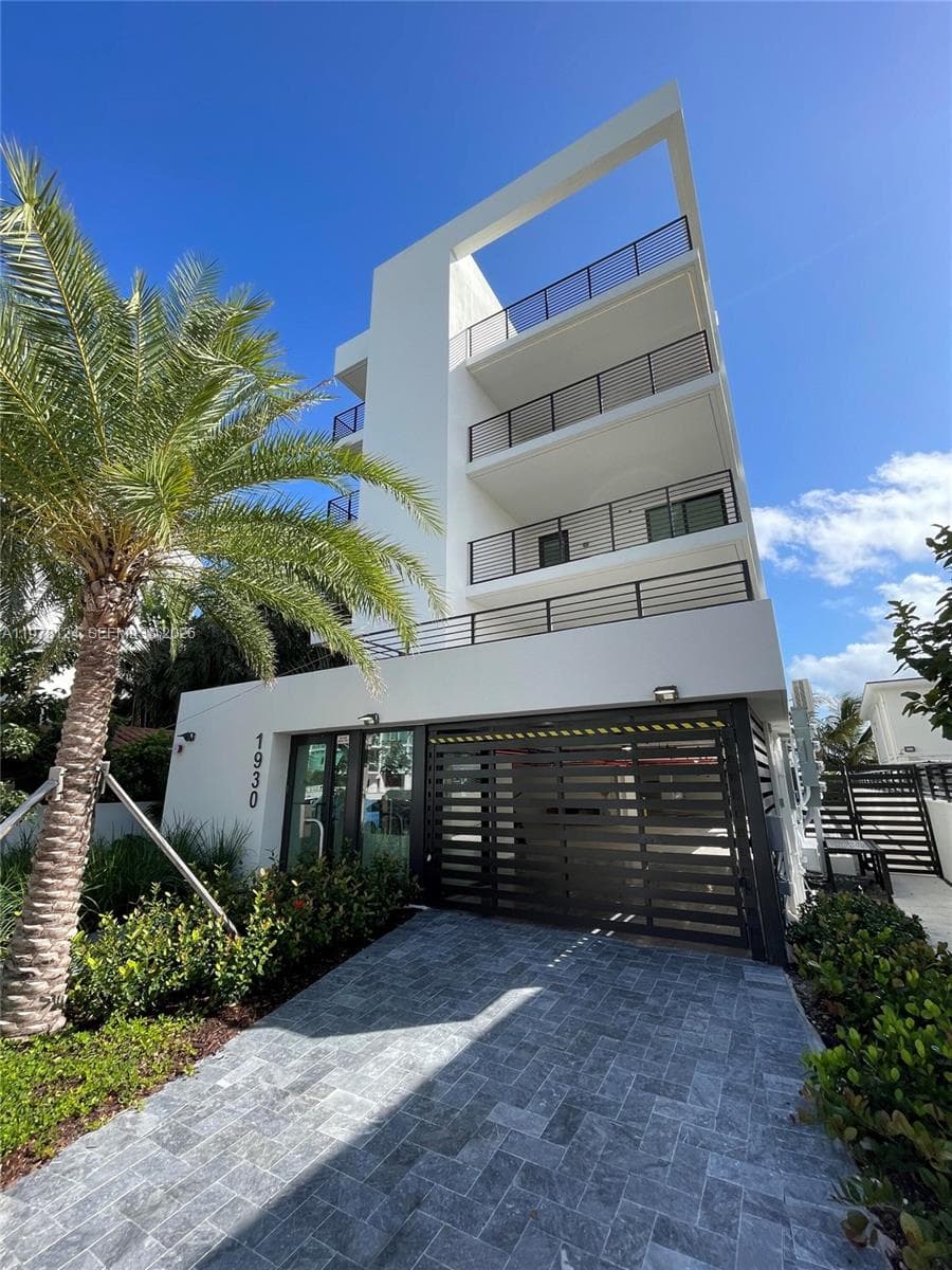 1930 Bay Dr # 4, Miami Beach FL 33141 — 5