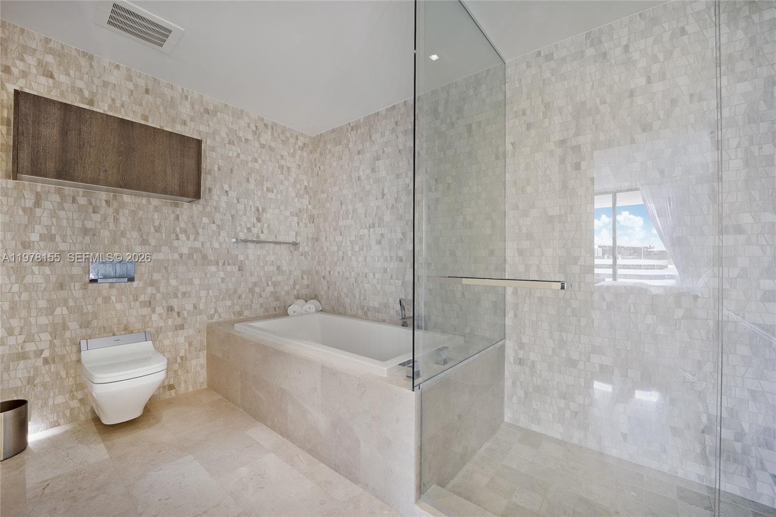 88 SW 7th St # 1810, Miami FL 33130 — 9
