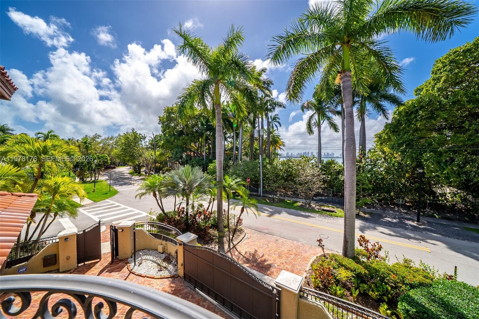 4501 N Bay Rd, Miami Beach FL 33140 — 22