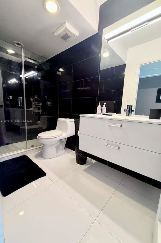 100 Lincoln Rd # 1404, Miami Beach FL 33139 — 7