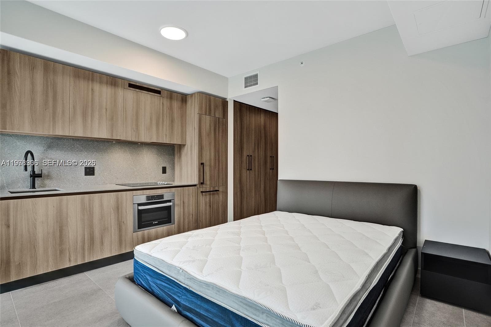 121 NE 5TH # 801b, Miami FL 33132 — 9