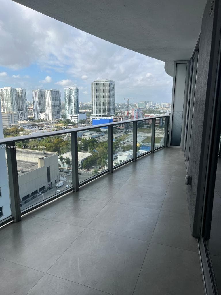 488 NE 18th St # 2302, Miami FL 33132 — 3
