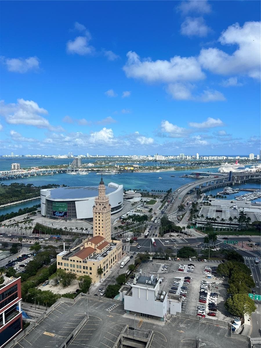 121 NE 5th st # 3400, Miami FL 33132 — 2