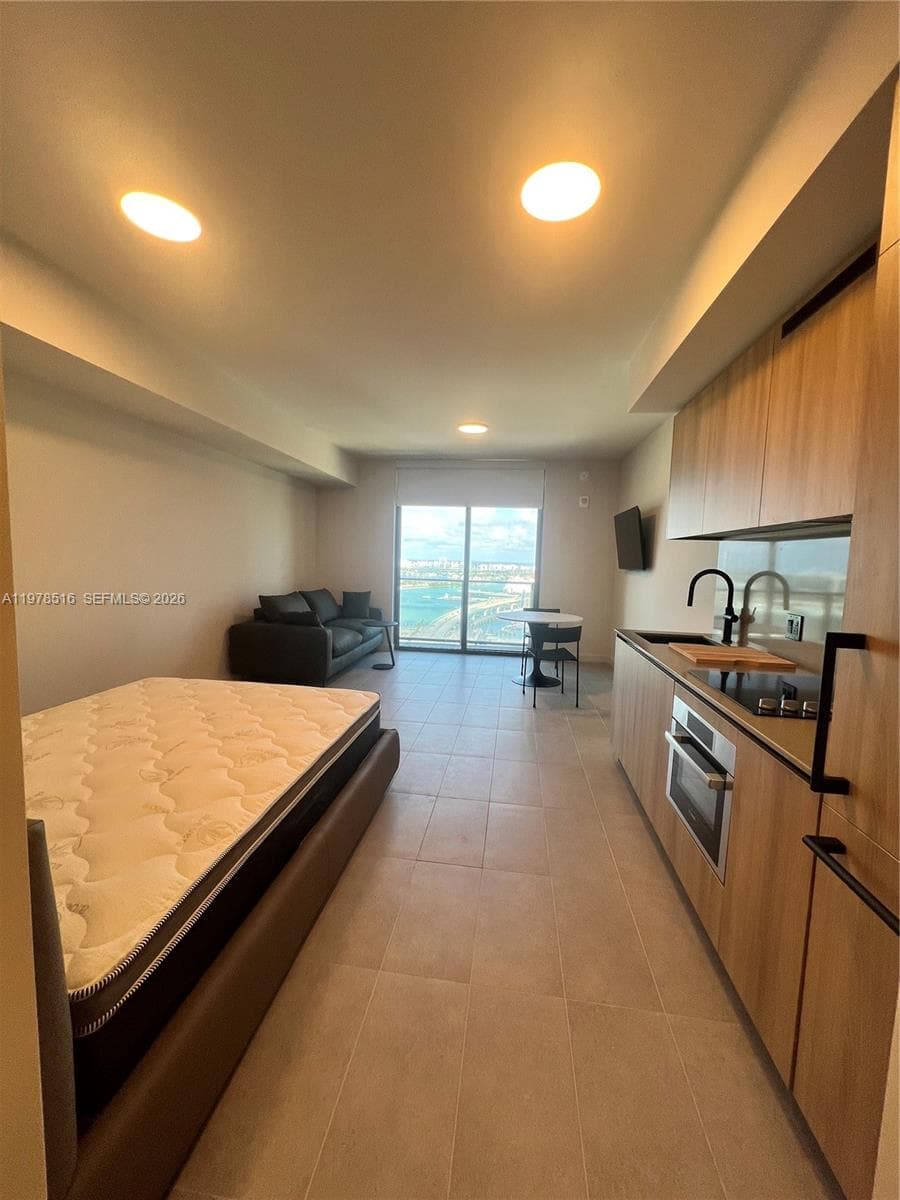 121 NE 5th st # 3400, Miami FL 33132 — 6