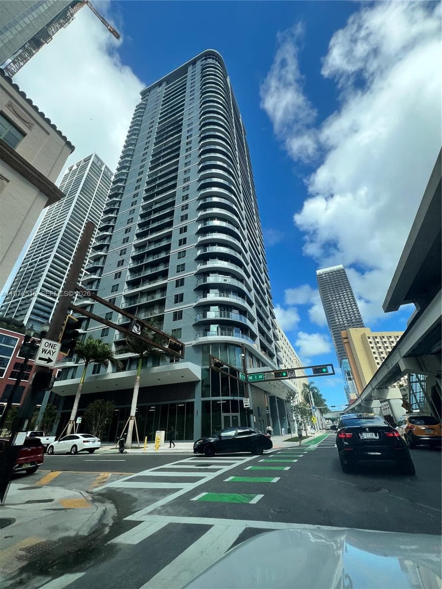 121 NE 5th st # 3400, Miami FL 33132 — 1