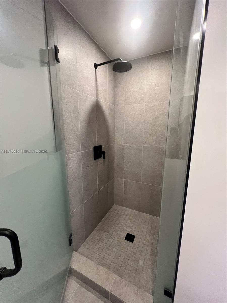 121 NE 5th st # 3400, Miami FL 33132 — 9