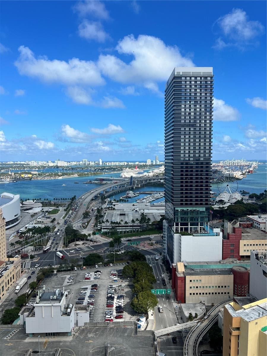 121 NE 5th st # 3400, Miami FL 33132 — 21