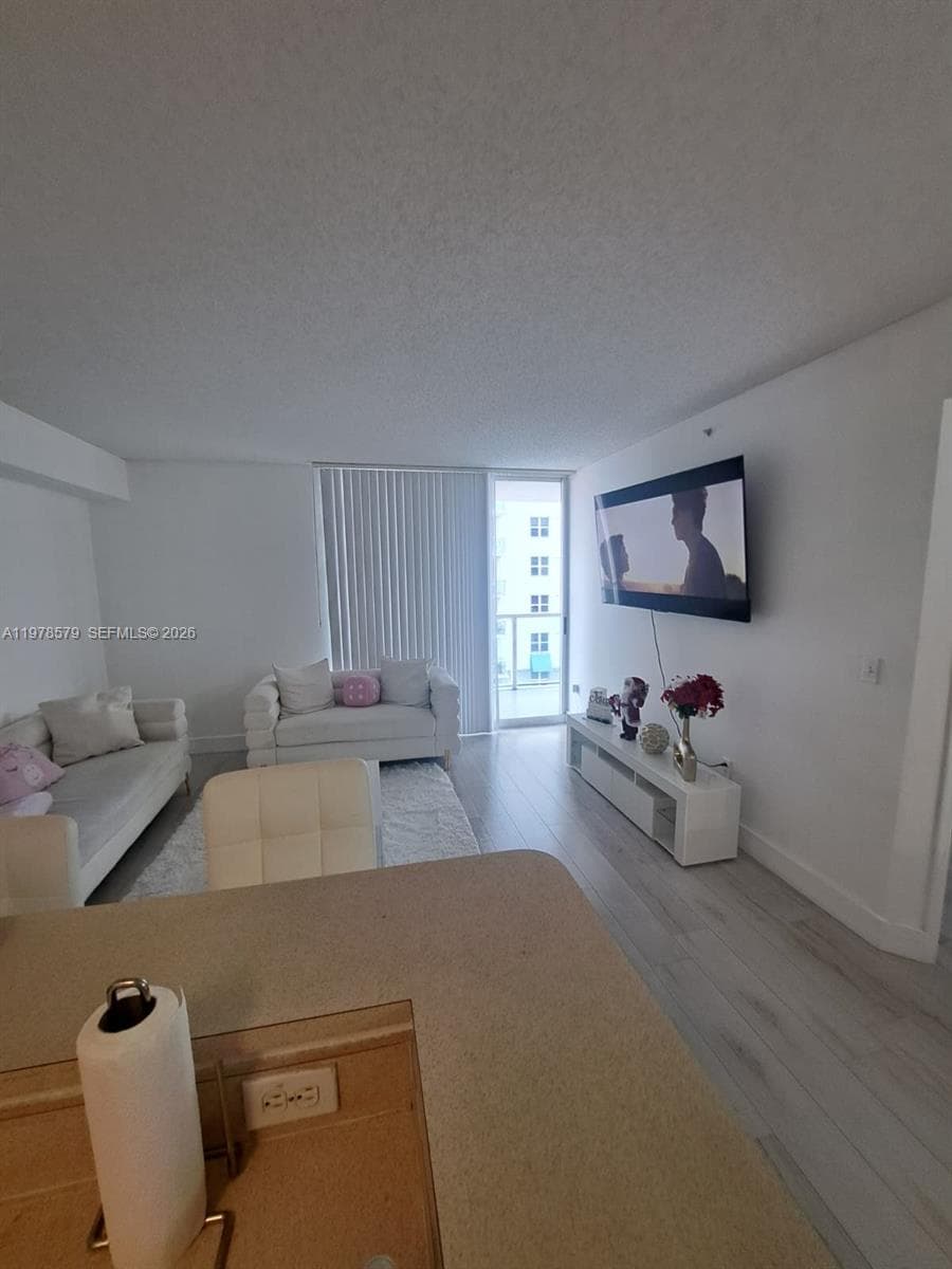 5077 NW 7th St # 912, Miami FL 33126 — 1