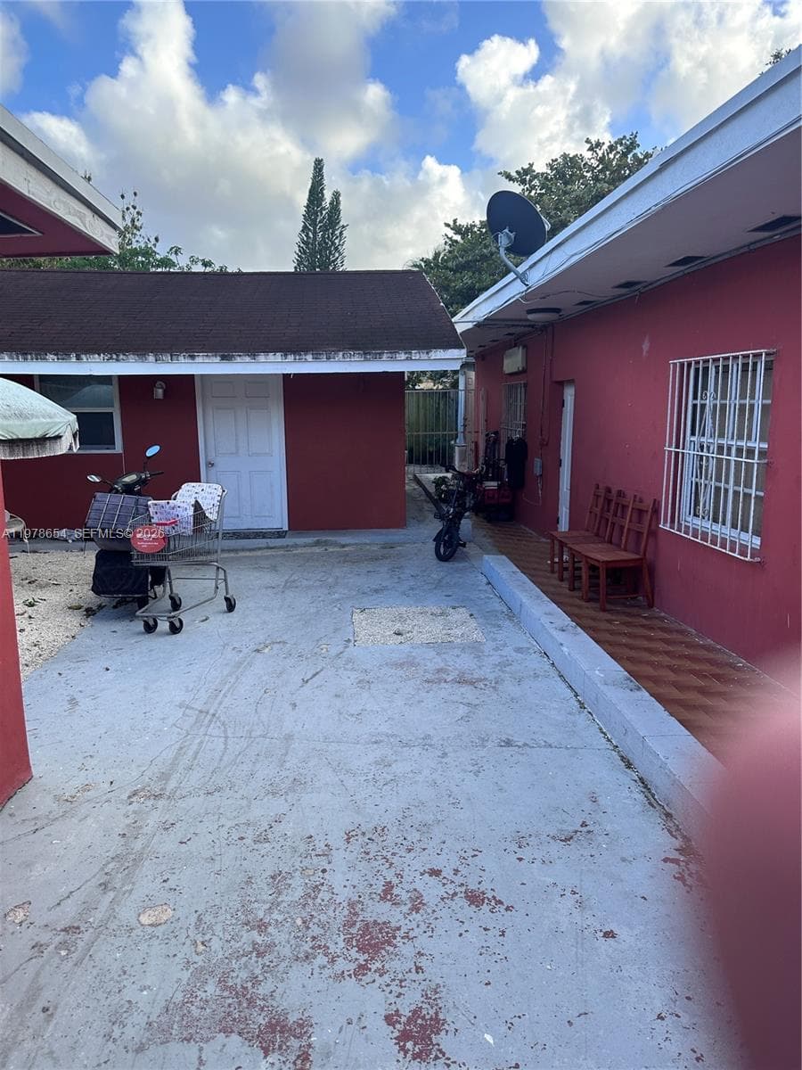 324 NW 47th St, Miami FL 33127 — 2