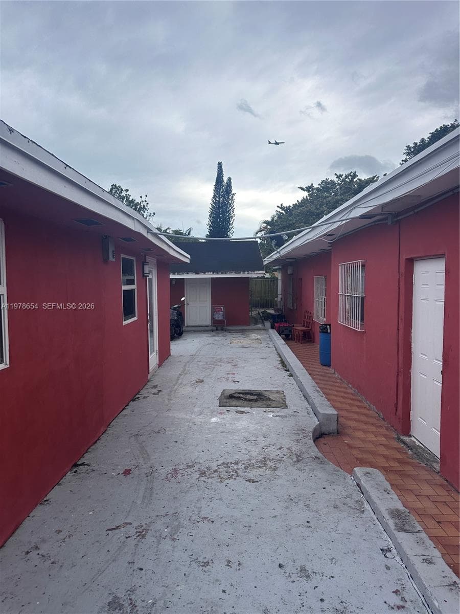 324 NW 47th St, Miami FL 33127 — 5