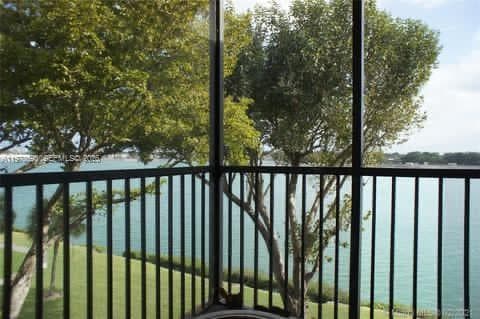 20860 San Simeon Way # 6, Miami FL 33179 — 2