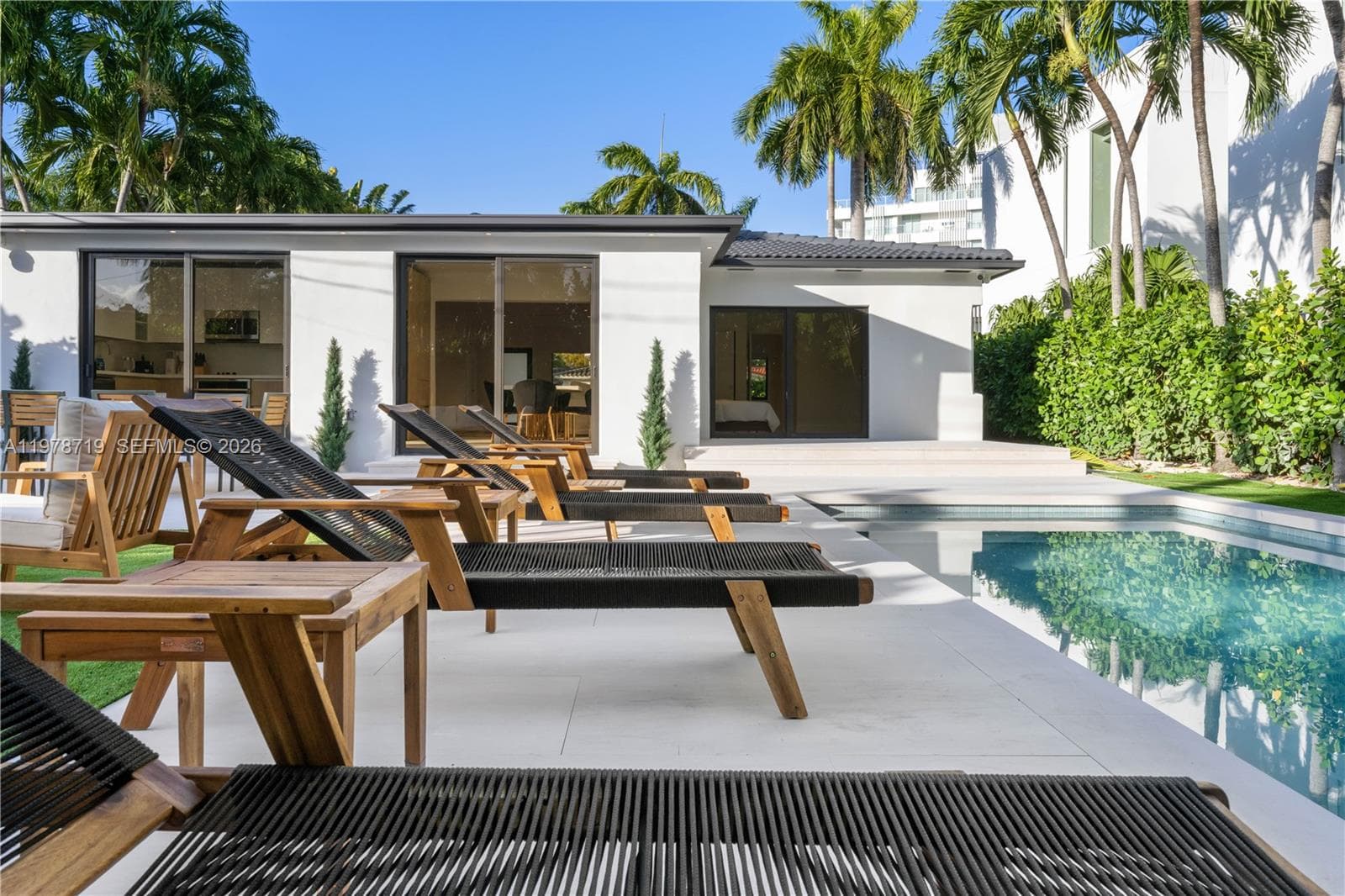 900 W 47th Ct, Miami Beach FL 33140 — 22