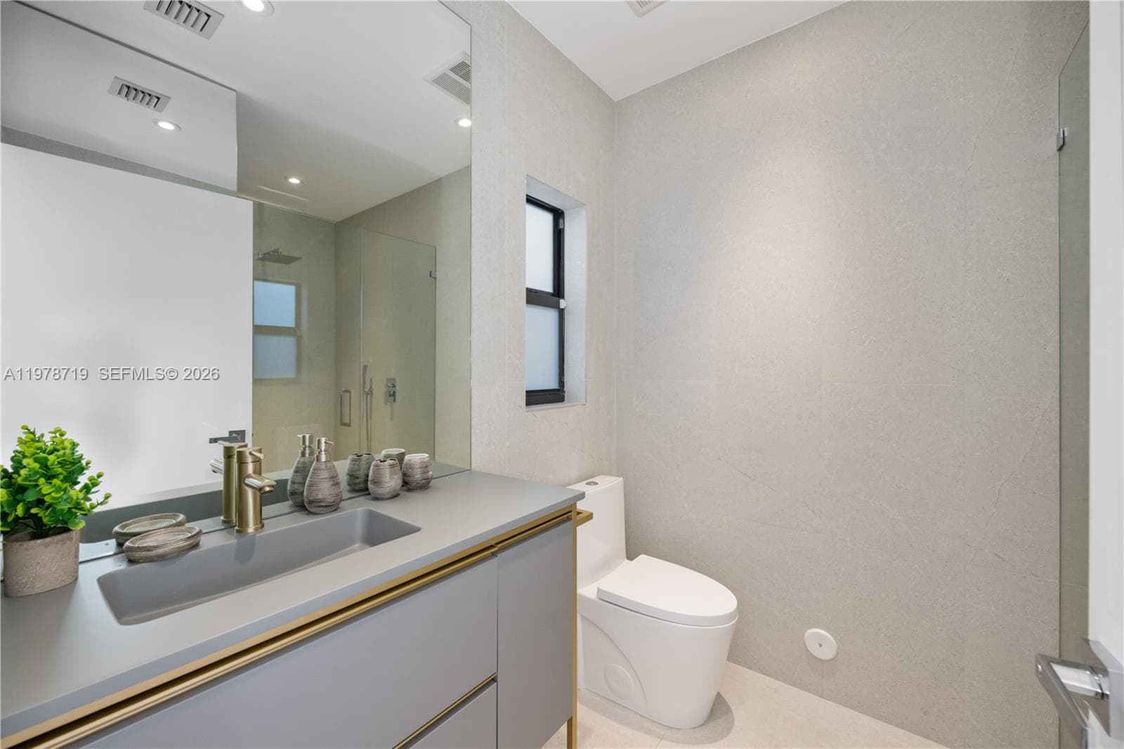 900 W 47th Ct, Miami Beach FL 33140 — 18