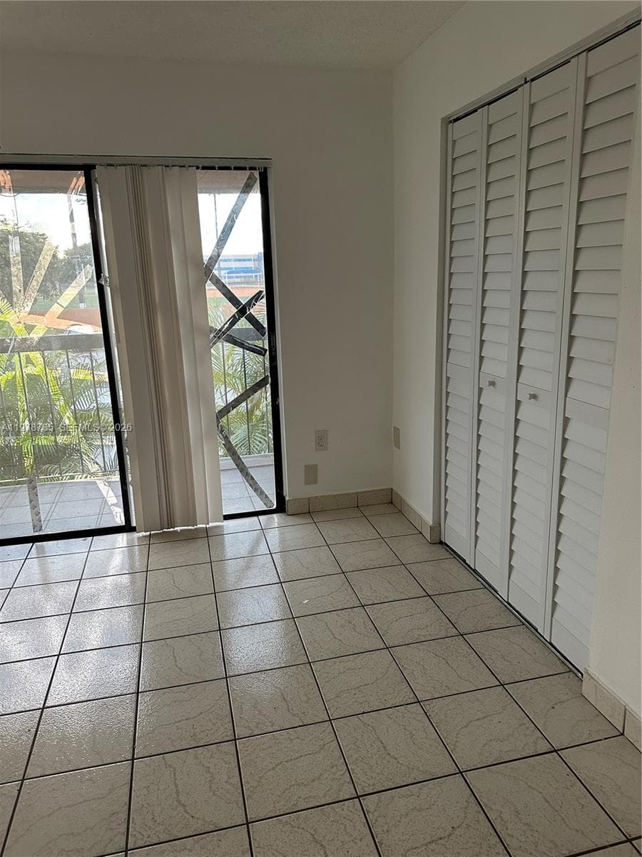 2194 W 60th St # 22213, Hialeah FL 33016 — 5