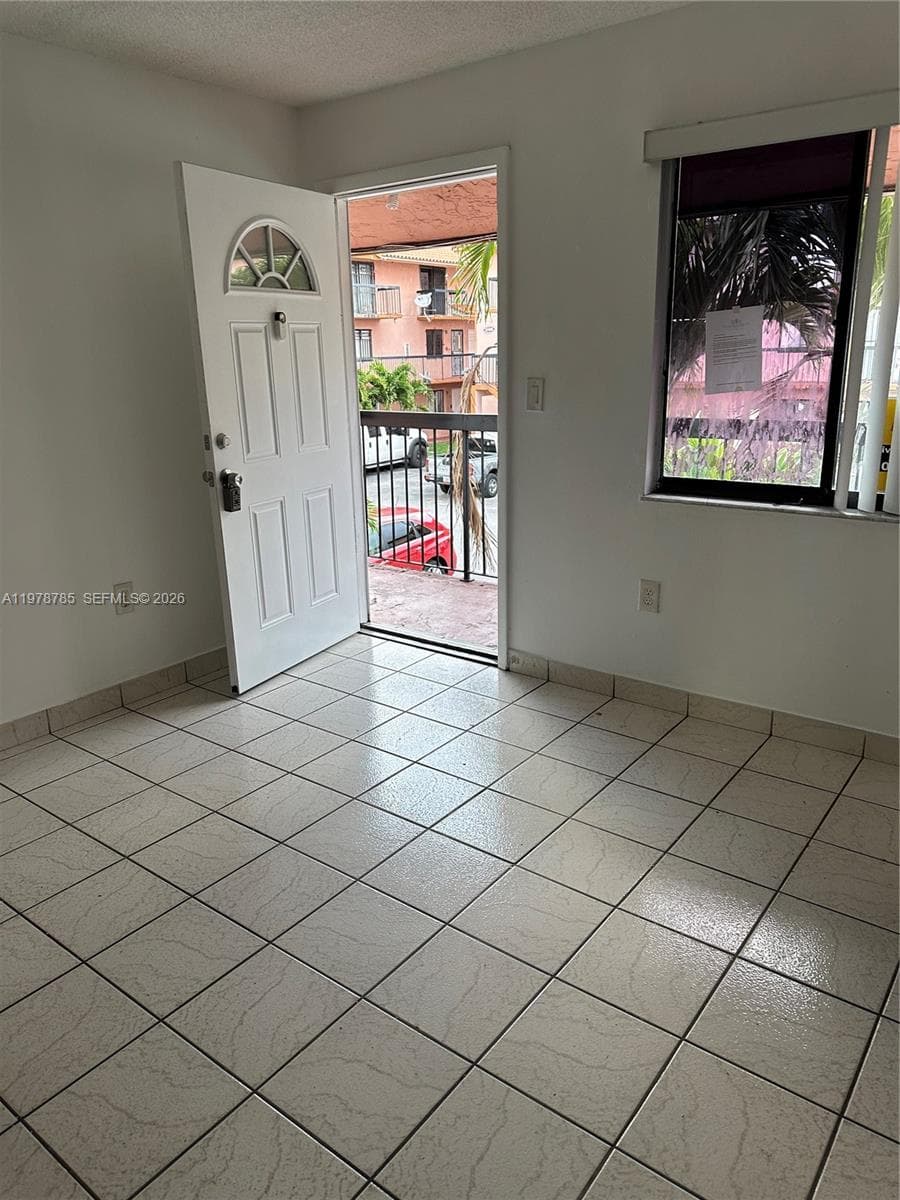 2194 W 60th St # 22213, Hialeah FL 33016 — 9