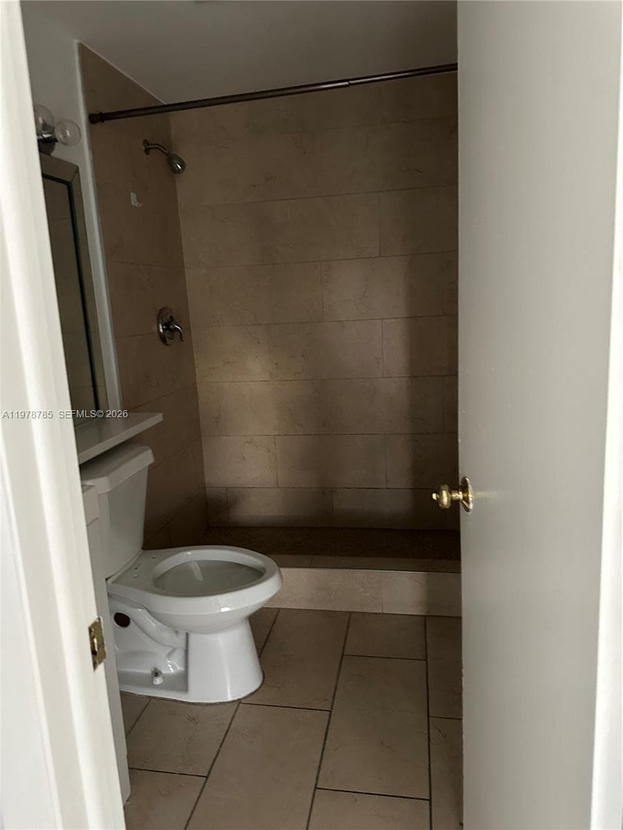 2194 W 60th St # 22213, Hialeah FL 33016 — 8
