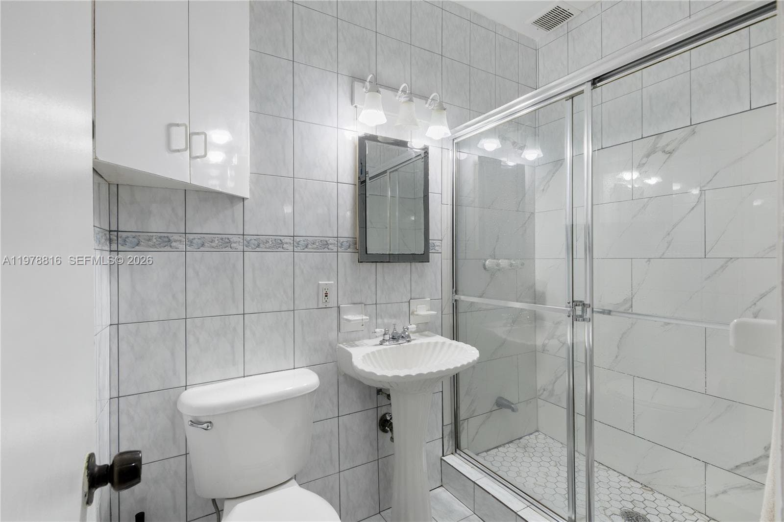 2445 Lake Pancoast Dr # J, Miami Beach FL 33140 — 2